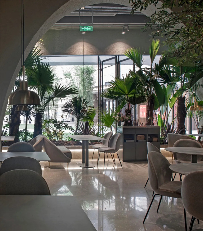 鄭州餐飲裝修公司推薦花園秘境主題餐廳設(shè)計(jì)案例