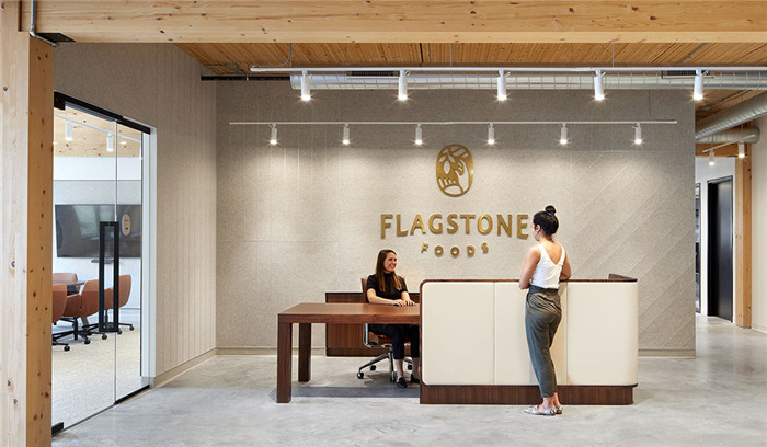溫暖時尚的工業(yè)風(fēng)食品制造集團(tuán)總部辦公室裝修方案